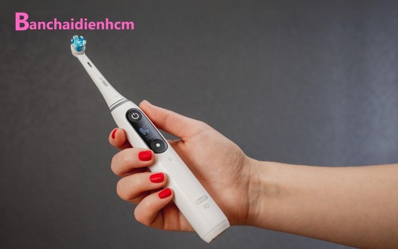 Trên tay bàn chải điện Oral-B iO Series 7