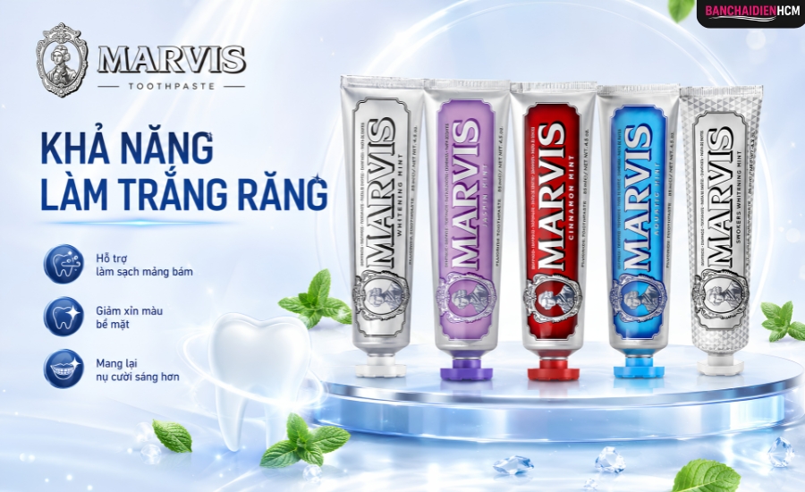 Marvis làm trắng răng ở mức bề mặt, không phải tẩy trắng. Titanium dioxide phản xạ ánh sáng để răng trông sáng hơn, còn silica mài mòn thấp lấy đi vết ố bám ngoài.